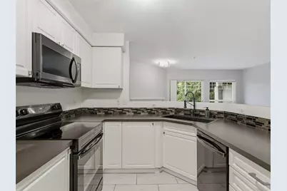 18501 SE Newport Way #H136, Issaquah, WA 98027 - Photo 7