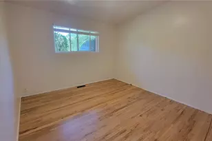 12051 SE 42nd St, Bellevue, WA 98006 - Photo 3