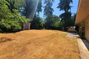 12051 SE 42nd St, Bellevue, WA 98006 - Photo 19