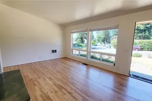 12051 SE 42nd St, Bellevue, WA 98006 - Photo 13