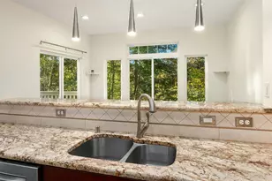 6515 SE Cougar Mountain Way, Bellevue, WA 98006 - Photo 11