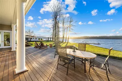 649 E Lake Sammamish Parkway SE, Sammamish, WA 98074 - Photo 3
