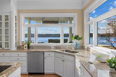 649 E Lake Sammamish Parkway SE, Sammamish, WA 98074 - Photo 9