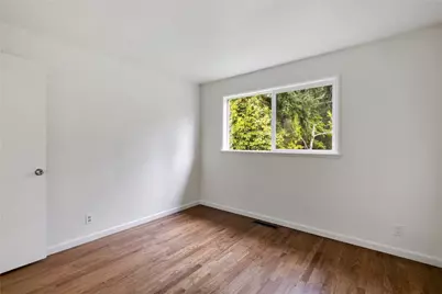 9125 NE 21st Place, Clyde Hill, WA 98004 - Photo 15