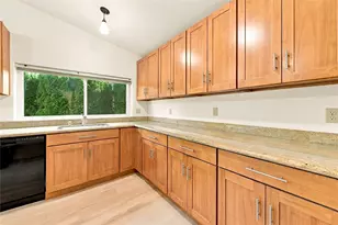 2212 NE 170th St, Shoreline, WA 98155 - Photo 9
