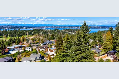 2023 92 Avenue NE, Clyde Hill, WA 98004 - Photo 5