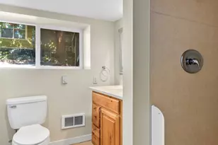 256 NE 50th St, Seattle, WA 98105 - Photo 37