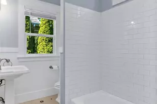 256 NE 50th St, Seattle, WA 98105 - Photo 23