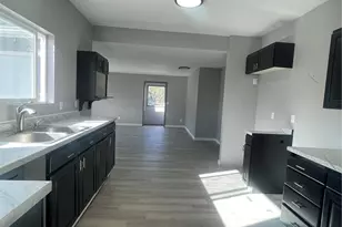 217 Bradford St, Raymond, WA 98577 - Photo 5