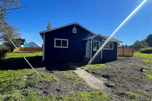 217 Bradford St, Raymond, WA 98577 - Photo 11