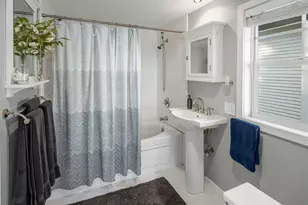 10500 Riviera Pl NE, Seattle, WA 98125 - Photo 19