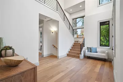 10710 SE 16th Street, Bellevue, WA 98004 - Photo 3