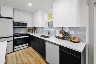 2935 39th Ave SW, Seattle, WA 98116 - Photo 7