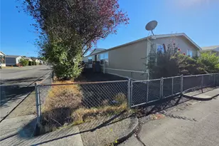 300 SW 7th Ave, Battle Ground, WA 98604 - Photo 1