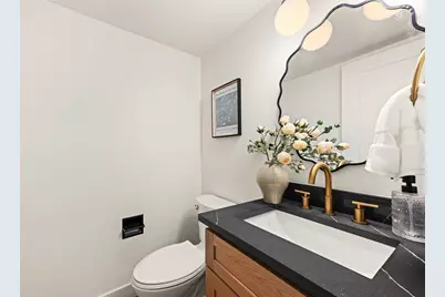 11516 Bartlett Avenue NE, Seattle, WA 98125 - Photo 23