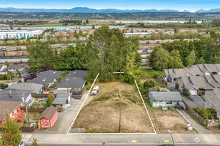 815 E Marine View Dr, Everett, WA 98201 - Photo 1