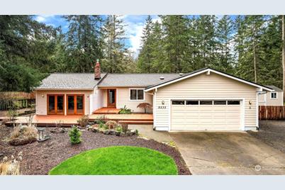 8235 Peggy Lane NE, Bainbridge Island, WA 98110 - Photo 1