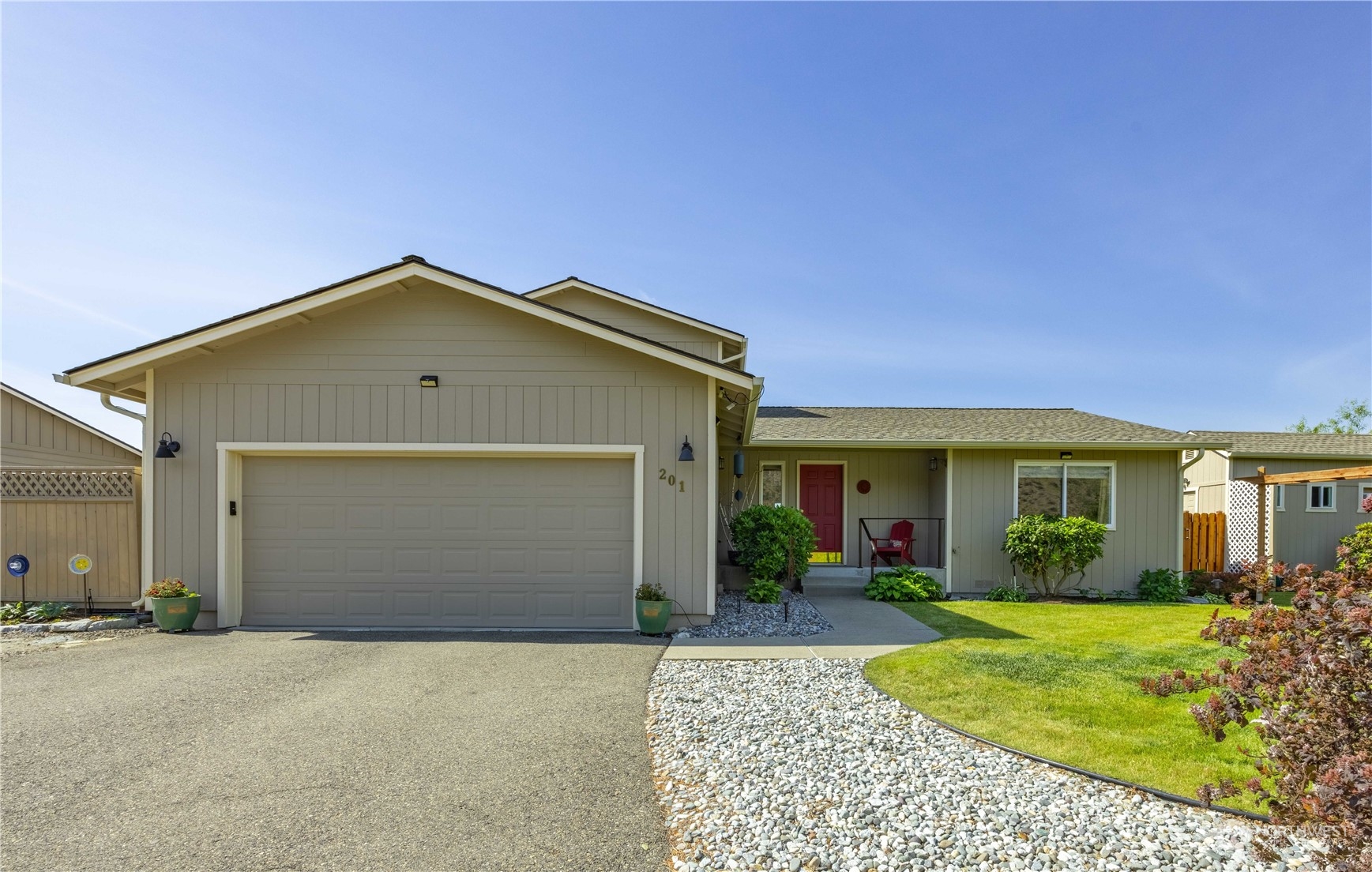 201 Crescent St, Chelan, WA 98816 - MLS 2247721 - Coldwell Banker