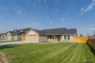 817 S Lakeland Dr, Moses Lake, WA 98837 - Photo 1
