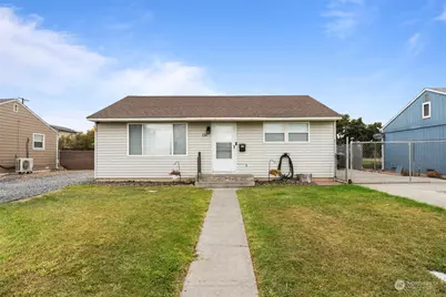 136 W Northshore Drive, Moses Lake, WA 98837 - Photo 1