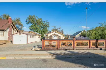 343 Malaga Avenue, Wenatchee, WA 98801 - Photo 1