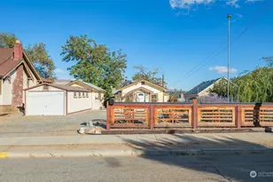 343 Malaga Ave, Wenatchee, WA 98801 - Photo 1