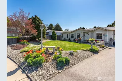 1752 S Kent Plaza, East Wenatchee, WA 98802 - Photo 1