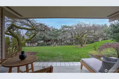 2920 76th Avenue SE #105, Mercer Island, WA 98040 - Photo 1