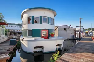 624 W Ewing St, Seattle, WA 98119 - Photo 1