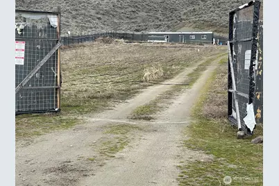 116 S State Frontage Rd #B, Tonasket, WA 98855 - Photo 1