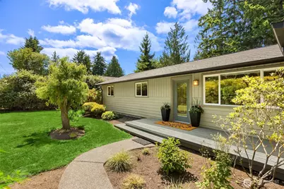 737 Park Avenue NE, Bainbridge Island, WA 98110 - Photo 1