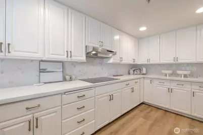 177 107th Avenue NE #1708, Bellevue, WA 98004 - Photo 1