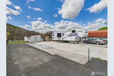 315 W 2nd Street, Starbuck, WA 99359 - Photo 1