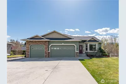 616 19th Street NE, East Wenatchee, WA 98802 - Photo 1