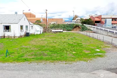 25 Elm Street S, Omak, WA 98841 - Photo 1