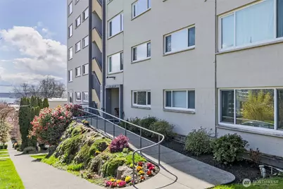 919 2nd Avenue W #305, Seattle, WA 98119 - Photo 1