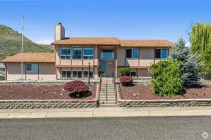 1836 Jefferson St, Wenatchee, WA 98801 - Photo 1