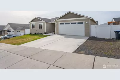 1329 W Bonneville Street, Moses Lake, WA 98837 - Photo 1