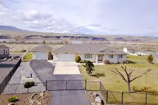 707 Ross Ct SW, Mattawa, WA 99349 - Photo 1