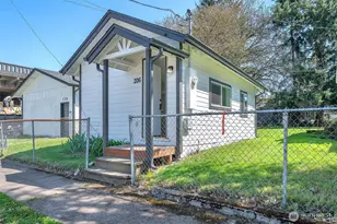 206 NW 3rd Ave, Kelso, WA 98626 - Photo 1