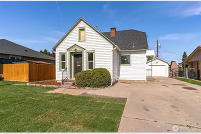 822 Yakima Street, Wenatchee, WA 98801 - Photo 1