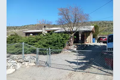 924 E Chelan Avenue, Chelan, WA 98816 - Photo 1