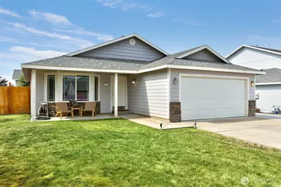 202 Saint Helens Ave, Moxee, WA 98936 - Photo 1