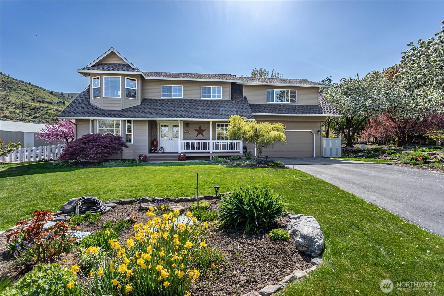 2027 Skyline Dr, Wenatchee, WA 98801 - MLS 2365553 - Coldwell Banker