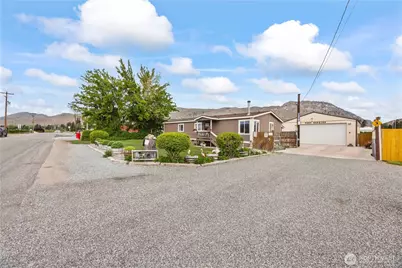 916 Sunset Drive, Brewster, WA 98812 - Photo 1
