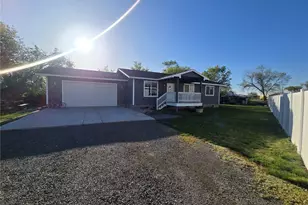 106 Robles Ct, Wapato, WA 98951 - Photo 1