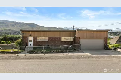 3320 NW Empire Ave Avenue, East Wenatchee, WA 98802 - Photo 1