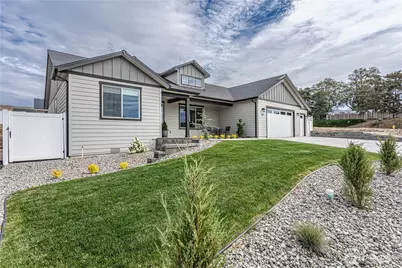 819 N Newport Loop, East Wenatchee, WA 98802 - Photo 1