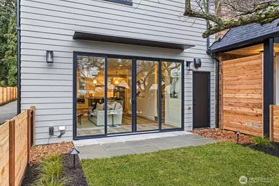 32 6th Street S #B, Kirkland, WA 98033 - Photo 1