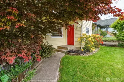 303 Crawford St, Kelso, WA 98626 - Photo 1